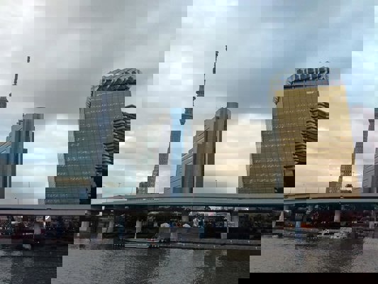 Vue depuis le parc de la rivière Sumida