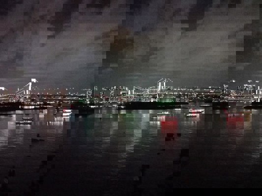 Baie de Tôkyô la nuit