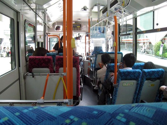 Intérieur d'un bus local au Japon