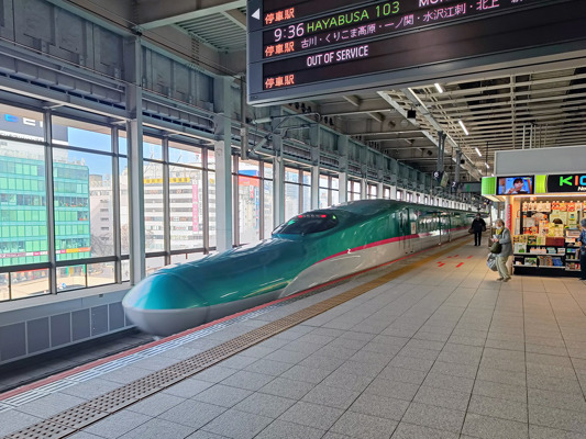 Shinkansen arrivant en gare