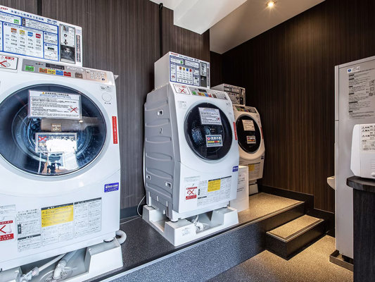 Espace laverie de l'APA Hotel Kyoto