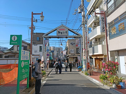 Entrée de la rue Yanaka Ginza