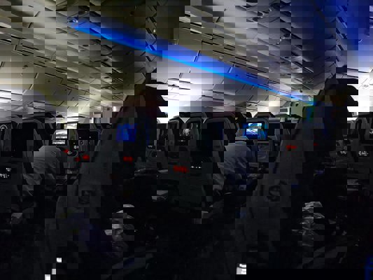 Hublots ouverts en phase de nuit