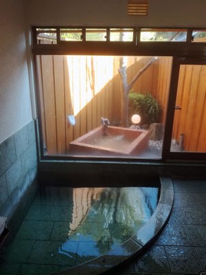 Onsen intérieur / extérieur privé en ryôkan, Izu