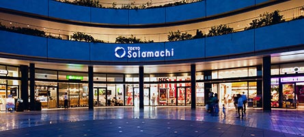 Entrée de Solamachi au pied de la Skytree