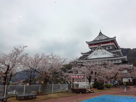 Château d'Atami pendant Hanami