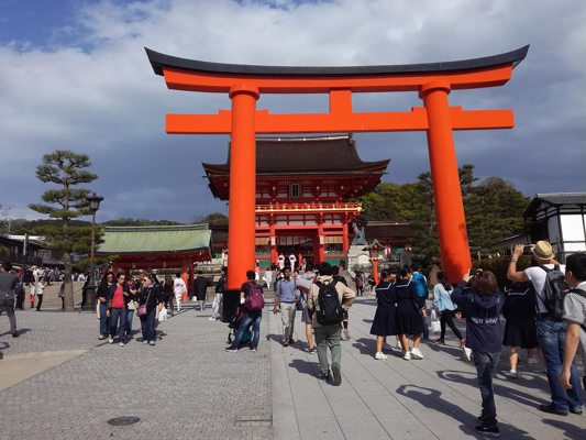 Porte Romon à l'entrée de Fushimi Inari